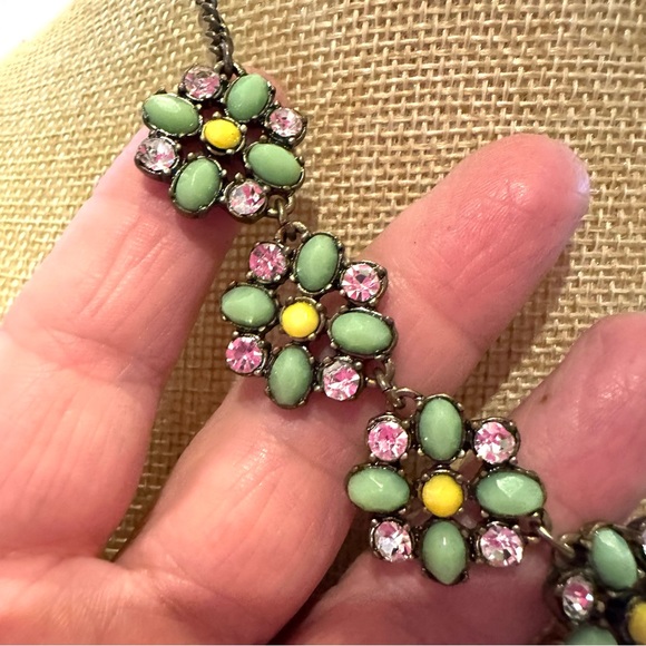 Jade & Jasper Statement Necklace- antique gold w/ flowers green, yellow & clear - Picture 4 of 12